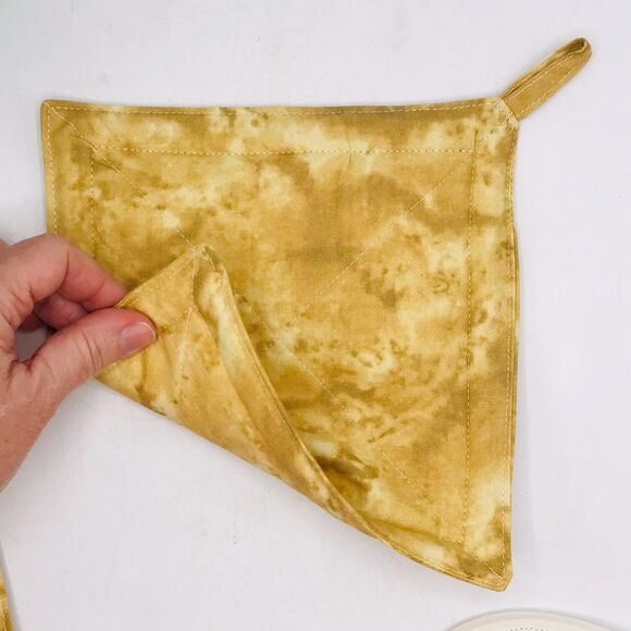 3 Piece Baking Set: 1 Finger Hotpads and 2 Square Potholders, Neutral Tans - Picture 4 of 6